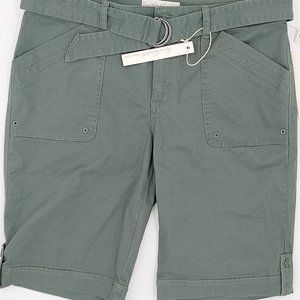Gloria Vanderbilt Kahki Unltd army green/grey shorts with belt size 8 womens